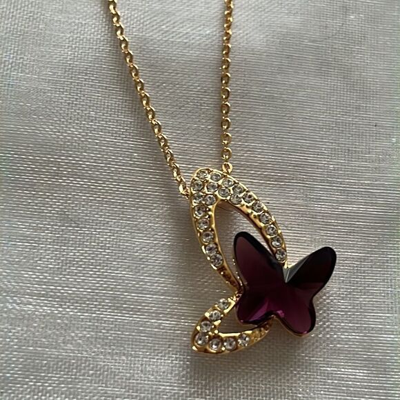 Beautiful & Classy Necklace & Earring Set - Picture 3 of 4